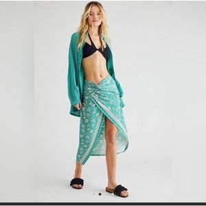 Free People It Feels Right Sarong size M emerald combo